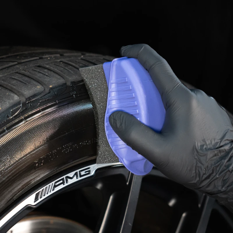 1500x1500_product_media_44001-45000_Monster_Shine_Pathfinder_Tyre_Applicator_3.webp
