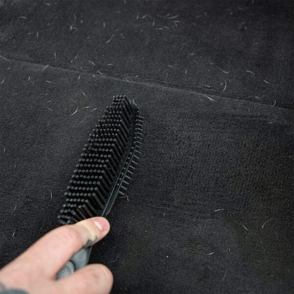 x1140eu-hair-and-fibre-removal-brush-7-600x600.jpg