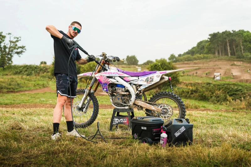 Muc-Off 21180 myjka ciśnieniowa mobilna + cleaner 1L