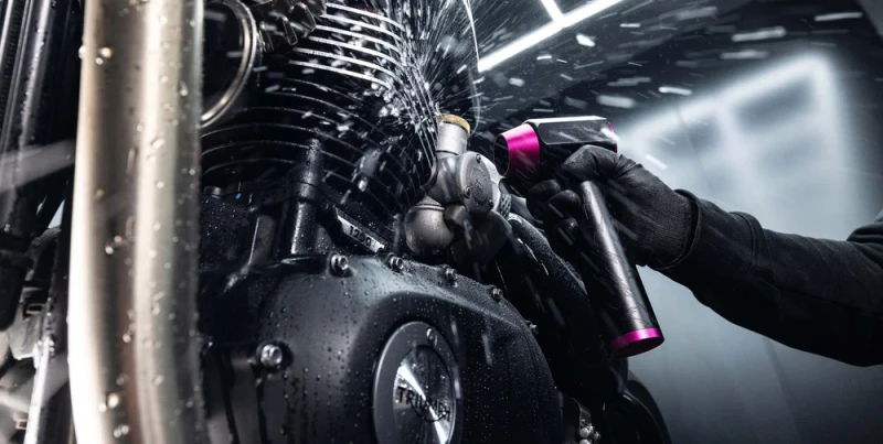 Muc-Off It Blows XL – bezdotykowa dmuchawa do osuszania auta i moto