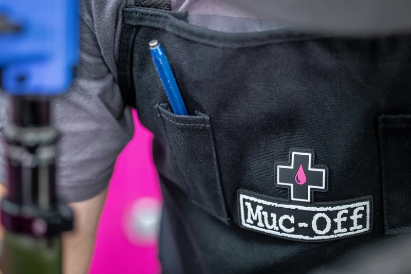 Muc-Off 197 fartuch roboczy dla mechanika CZARNY