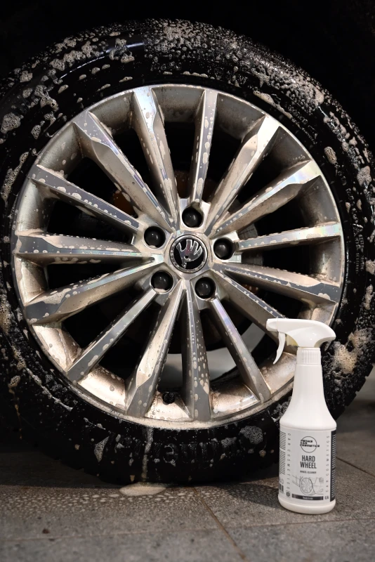 Feniks Hard Wheel 1L - Płyn do czyszczenia felg bez kwasów, połysk